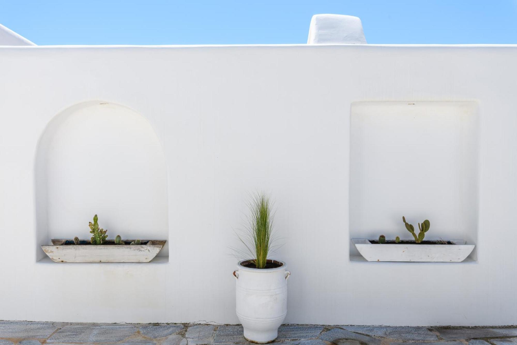 Lunar * Glastros (Mykonos)